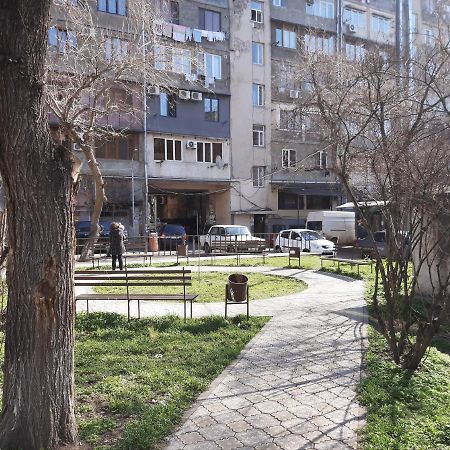 Greet Apartament In The Small Centre Apartment Yerevan Exterior photo