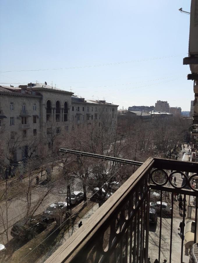 Greet Apartament In The Small Centre Apartment Yerevan Exterior photo